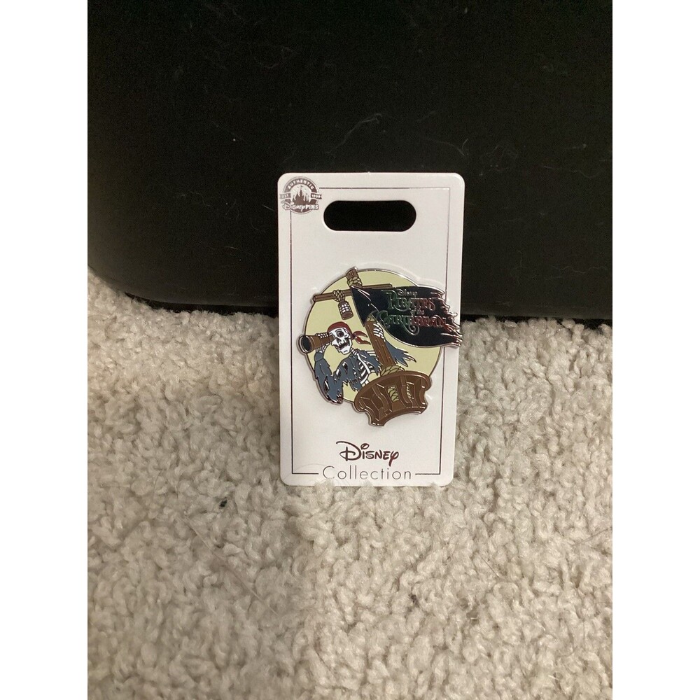 Disney Parks Pirates Of The Caribbean Skeleton Pirate Flag Pin